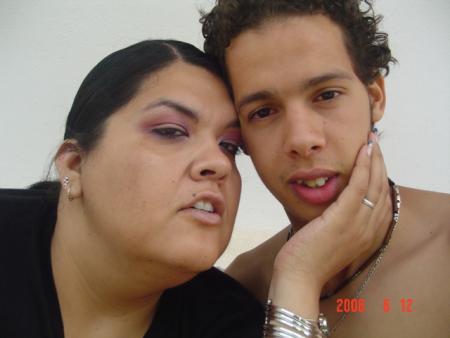 SANDRA Y SIMO BESO